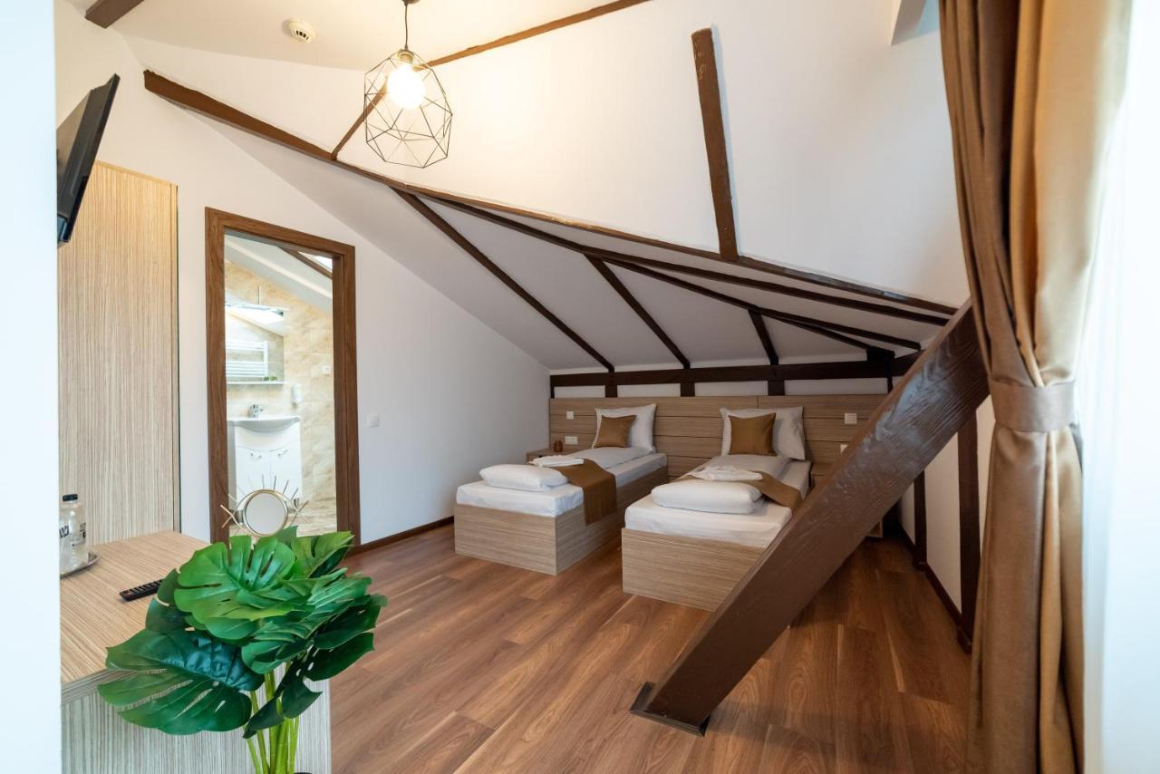 Escala Rooms Ghimbav 외부 사진